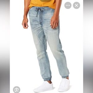 Signature by Levi Strauss Light Blue Relaxed Jogger Jeans